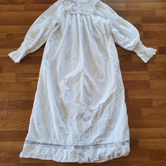 Share beauty vintage looking nightgown - Picture 10 of 14